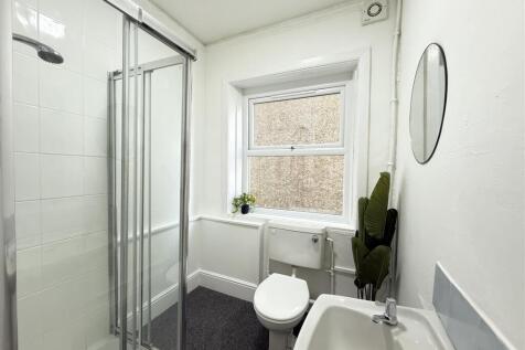 Bathroom 1.JPG