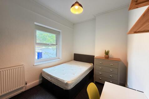 Bedroom 2.JPG