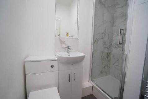 22CollegeRd_Bathroom2.JPG