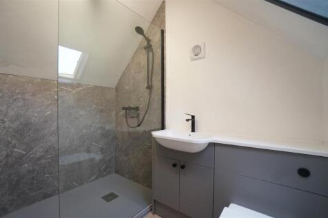 Bathroom 2.JPG