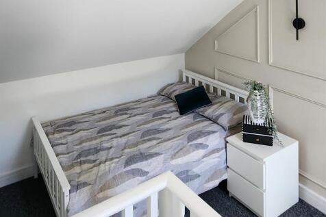 Bed 2.jpg