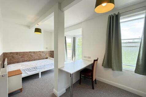 Bedroom 4.JPG