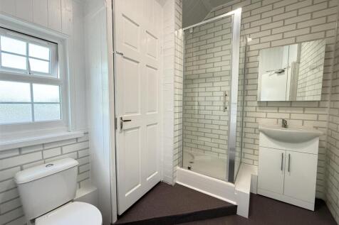 Bathroom 3.JPG