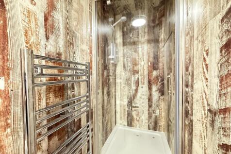 Bathroom 2.JPG