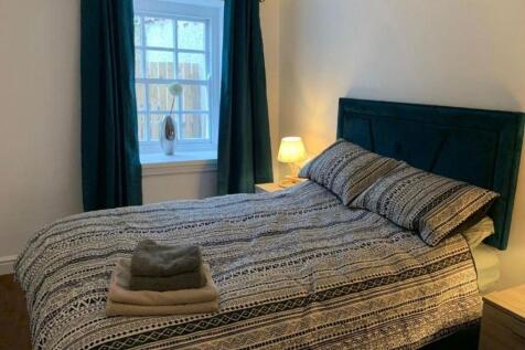 Bedroom 1.jpg