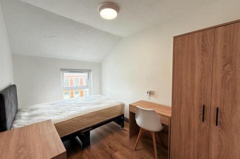 Bedroom 1.JPG