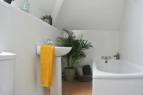 Bathroom (2).jpg