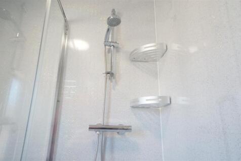 ensuite shower .JPG