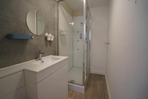 EbenezerChapelFlat8_Bathroom1.JPG