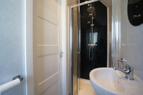 Bathroom.JPG