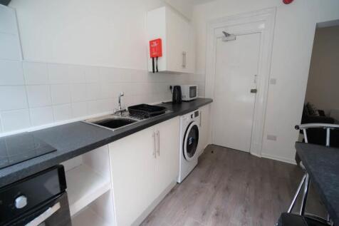 55hstflat2_kitchen1.JPG