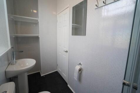 55hstflat2_bath1.JPG