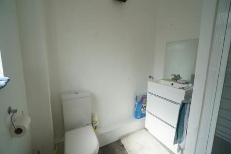 9CraigYDon_Bathroom1.JPG