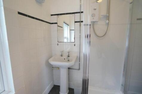 1Penllys_bathroom1.JPG