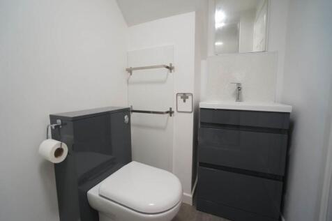 9BEbenezerChapel_Bathroom1.JPG