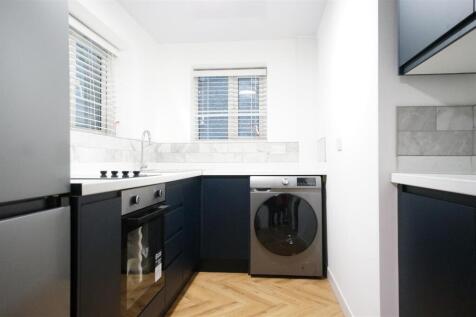 Kitchen 1 .JPG
