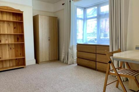 Bedroom 1(2).jpeg