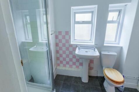 3 St James Drive Bathroom.jpg