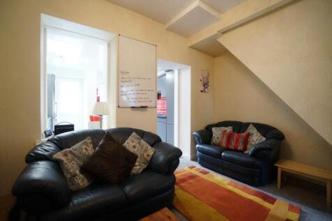 Living Room-1.JPG
