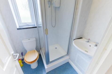 2 St J Shower Room.jpg