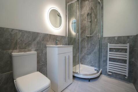 Bedroom 2 Ensuite.JPG