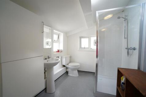 9Caellepa_Bathroom1.JPG