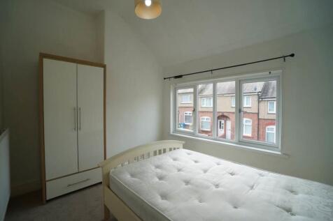 Bedroom 1.1.JPG