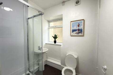 Bathroom 2.JPG