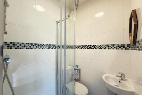 Bedroom 8 Ensuite.JPG