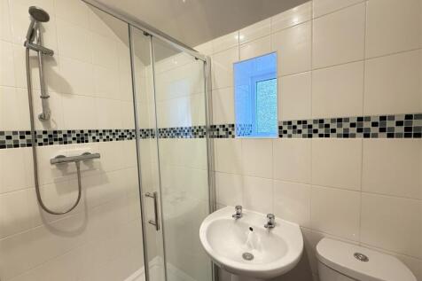 Bedroom 7 Ensuite.JPG