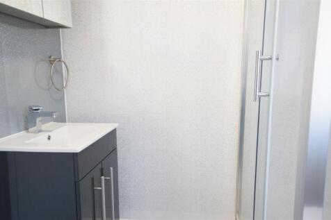 shower room (2) .JPG