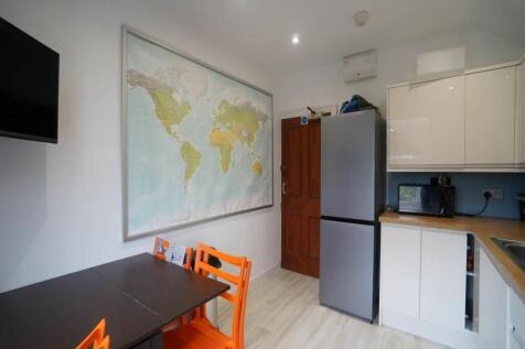 Kitchen 2.JPG