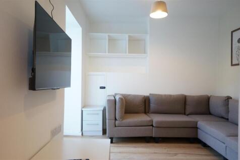 Sittinmg Room 1.JPG