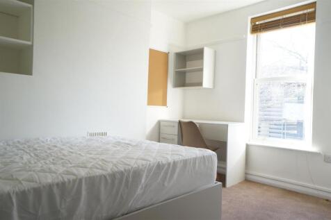 bedroom 1 (2) .JPG