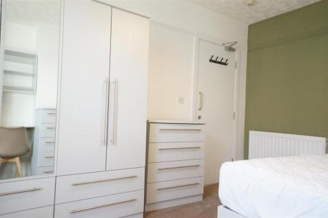 Bedoom 1 (1).JPG