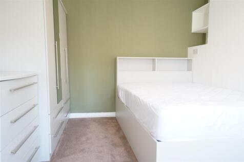 bedroom 4 (2).JPG
