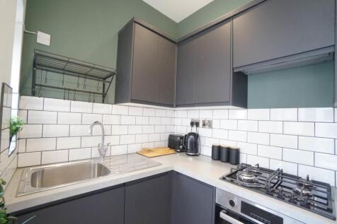 23PenchwintanRd_Kitchen1.2.JPG
