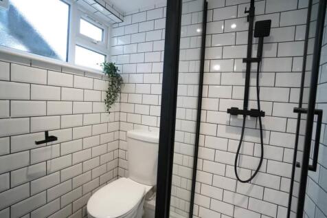 23PenchwintanRd_B3ensuite.JPG