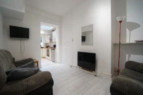 Living room 1.JPG