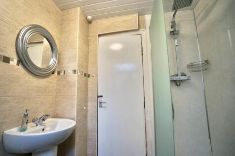 Bathroom1.1.jpg