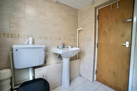 Bathroom2.jpg