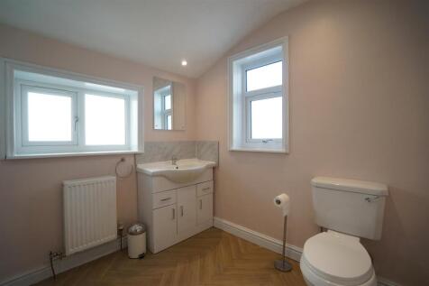 Bathroom 1.1.JPG