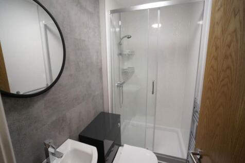 3FronHeulog_Bathroom_1.JPG
