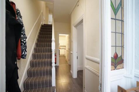 1GlynneRoad_Hallway1.JPG
