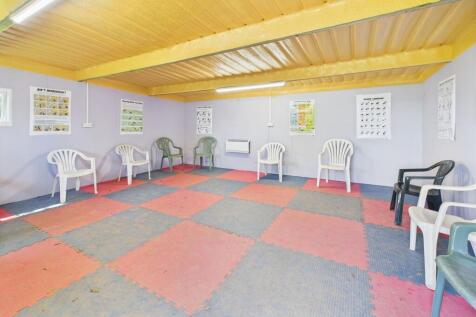Large, insulated workspace