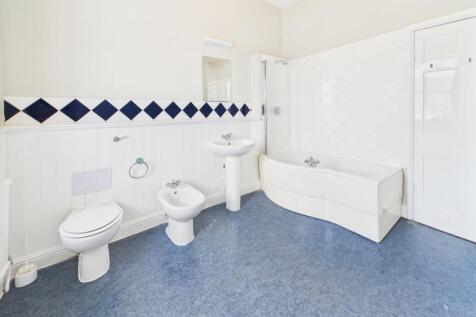 First floor family bathroom