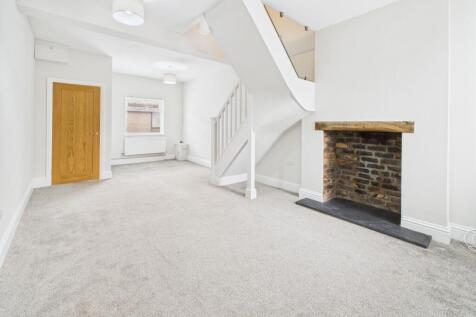Living area/dining area