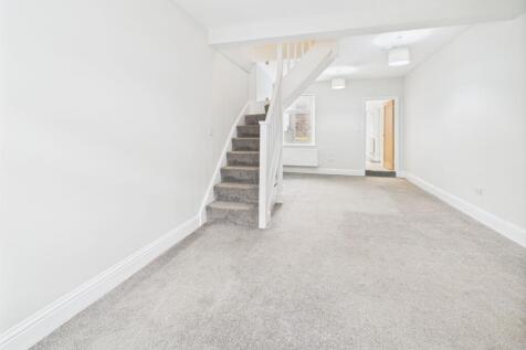 Living area/dining area