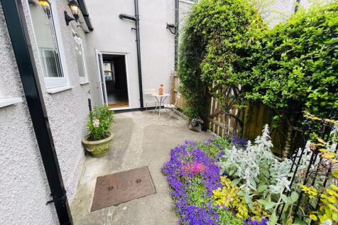 Rear courtyard