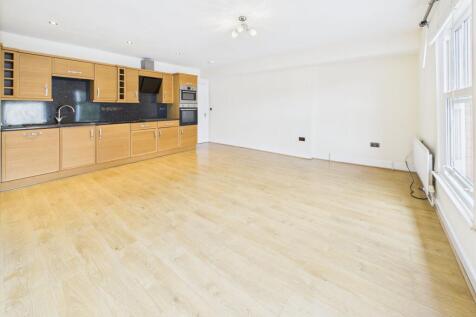 Open plan kitchen / living